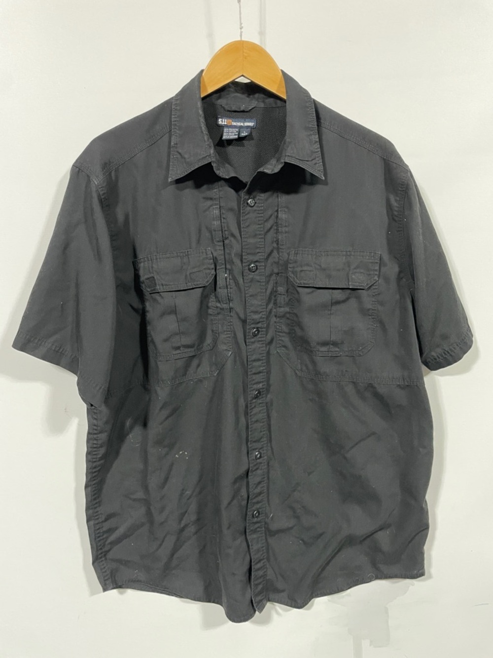 5.11 tactical Short Sleeve Button-Up Shirt in Black